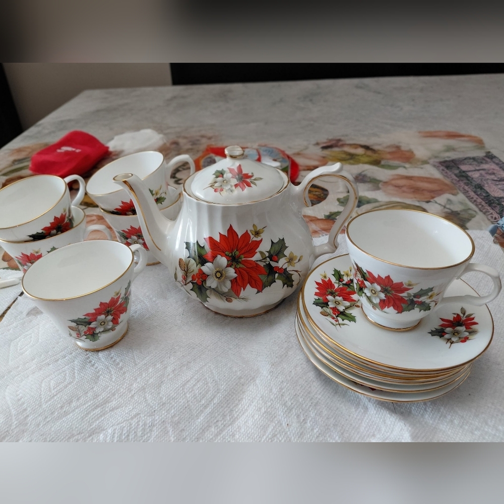 Saddler Wellington Bone China Teapot With 6 Cups & Saucers